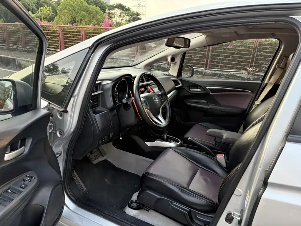 Honda Fit — миниатюра 8