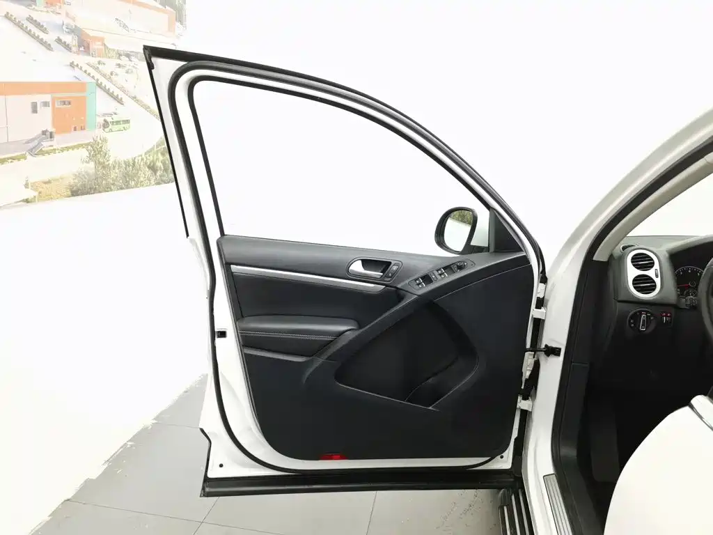 Volkswagen Tiguan — миниатюра 8