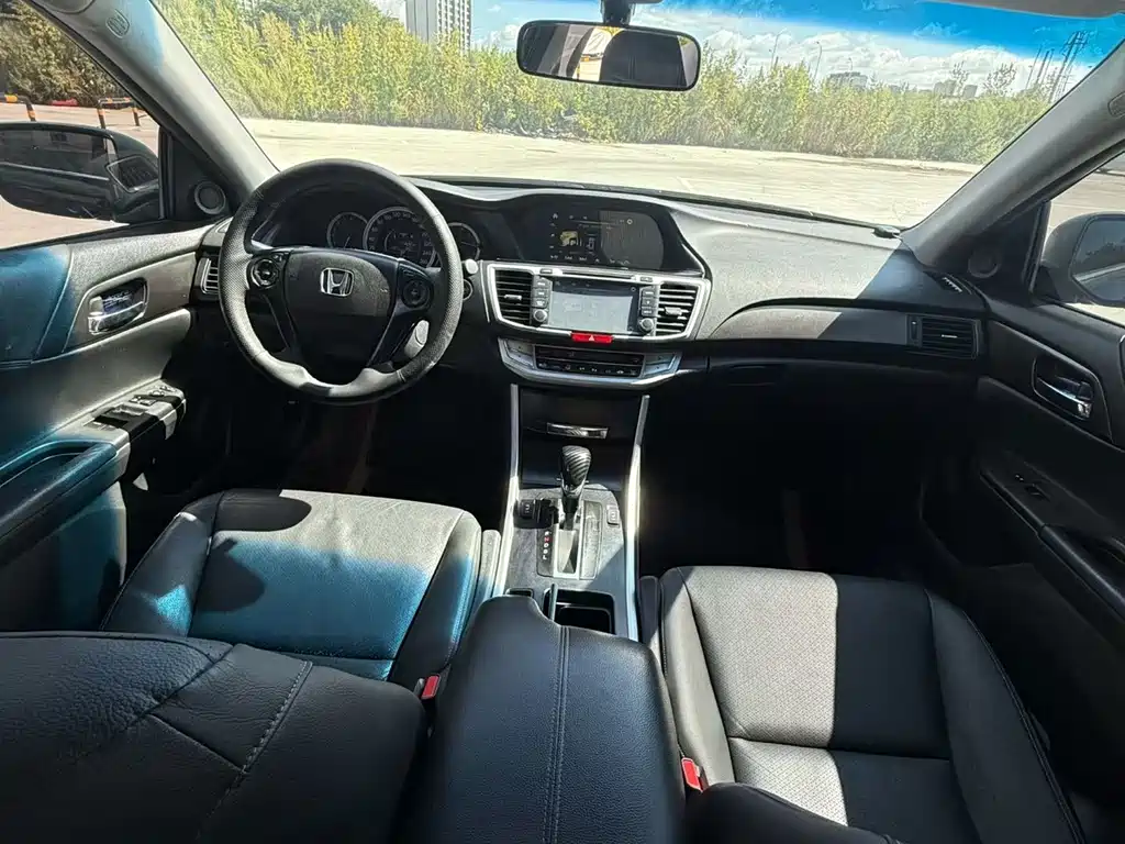 Honda Accord — миниатюра 8