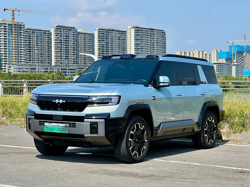 Fang Cheng Bao Leopard 8