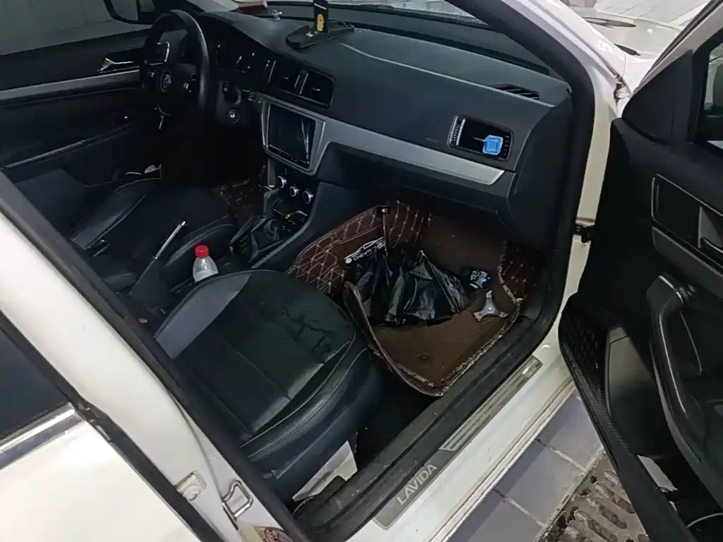 Volkswagen Lavida — миниатюра 9