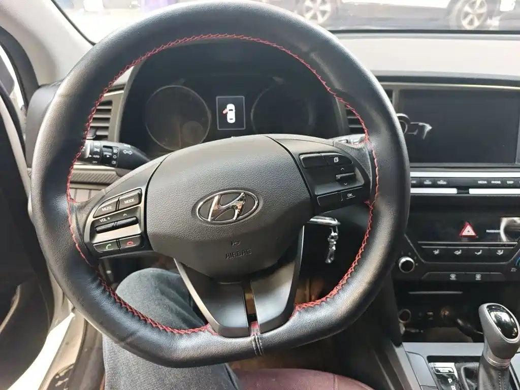 Hyundai Elantra — миниатюра 6