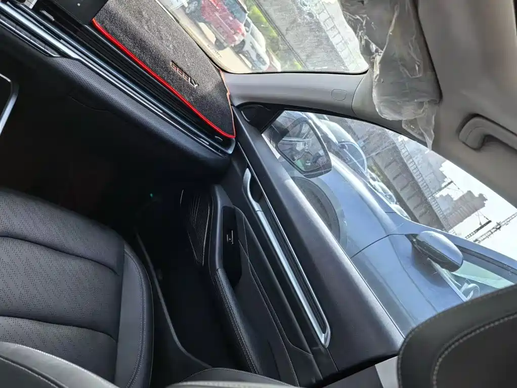 Geely Emgrand — миниатюра 11