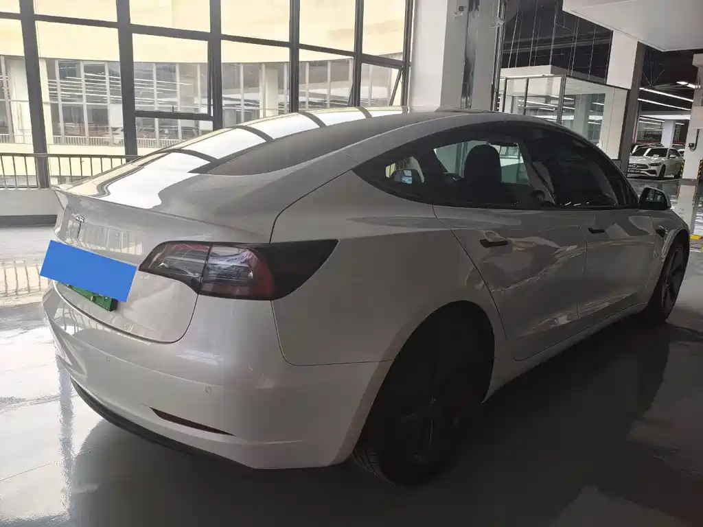 Tesla Model 3 — миниатюра 10