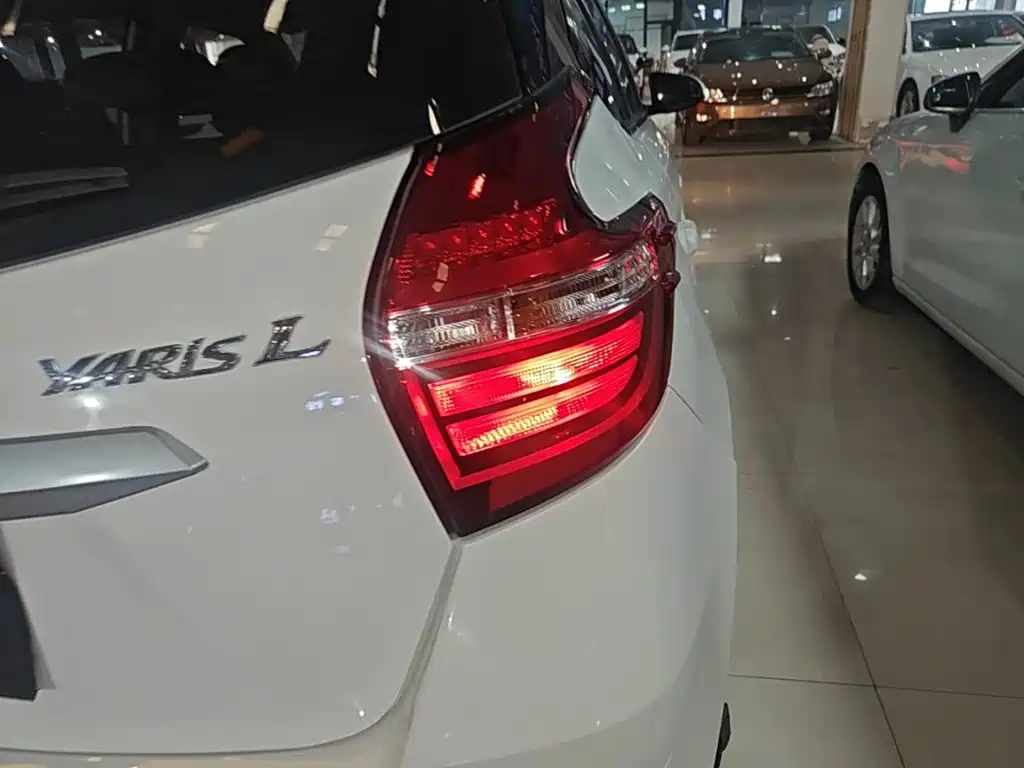 Toyota Yaris L — миниатюра 8