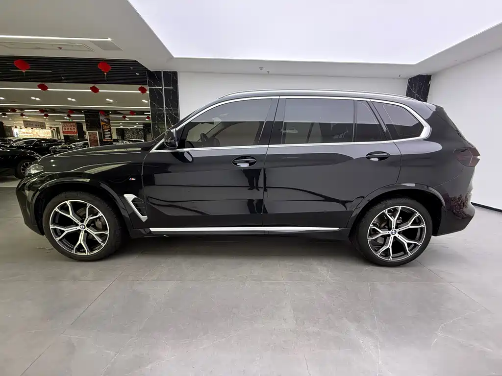 BMW X5 2023 xDrive 30Li Premium M Sport