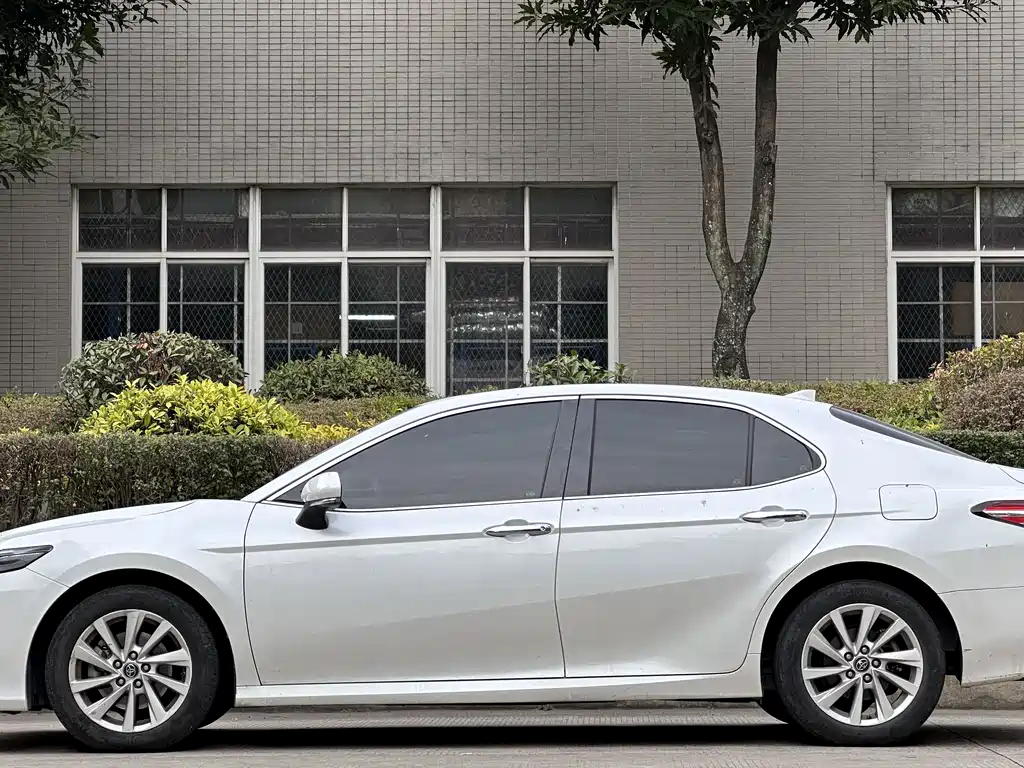 Toyota Camry 2021 2.0G Luxury