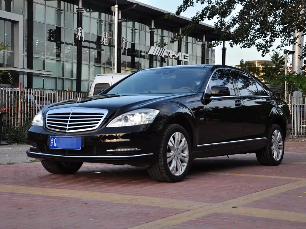 Mercedes-Benz S-Class 2011