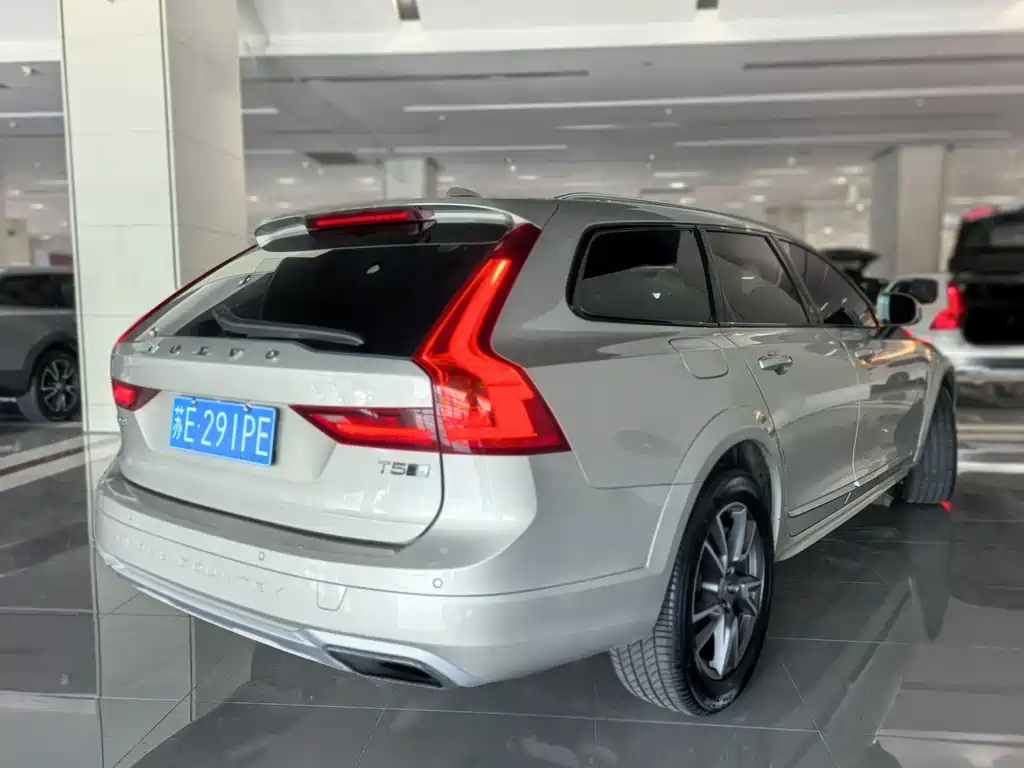 Volvo V90 — миниатюра 2