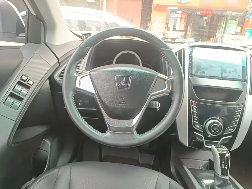 Luxgen U6 — миниатюра 11