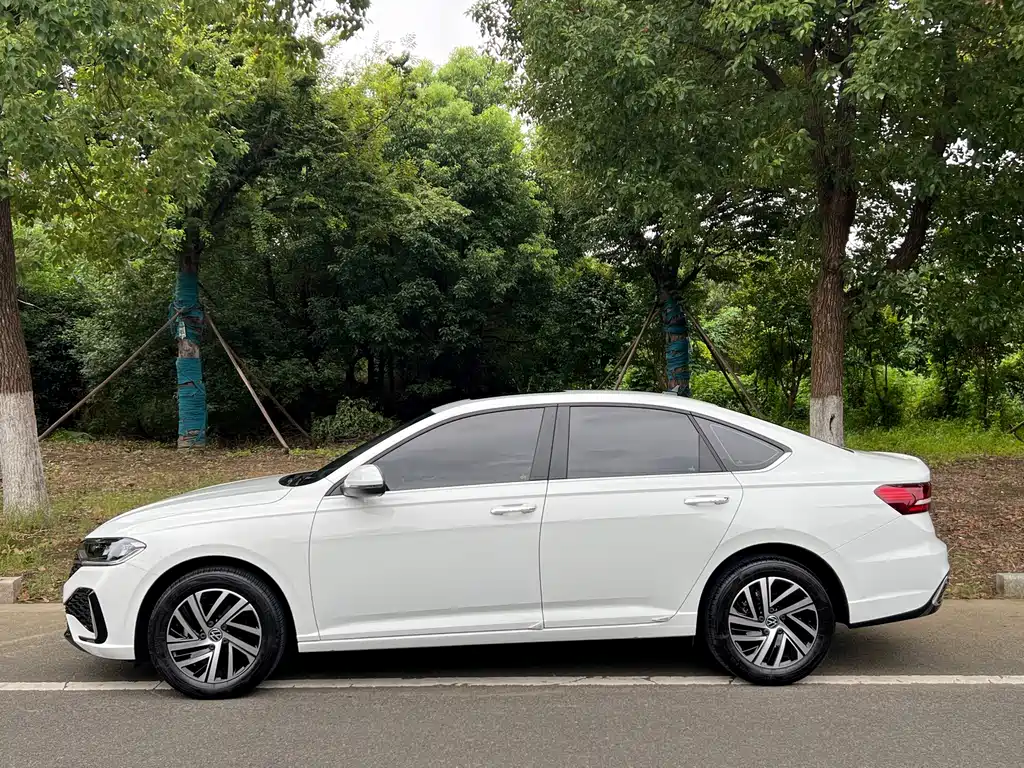 Volkswagen Lavida — миниатюра 4