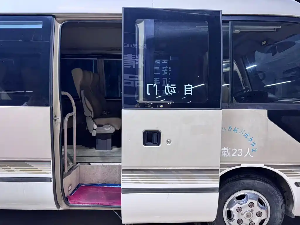 Toyota Coaster — миниатюра 7