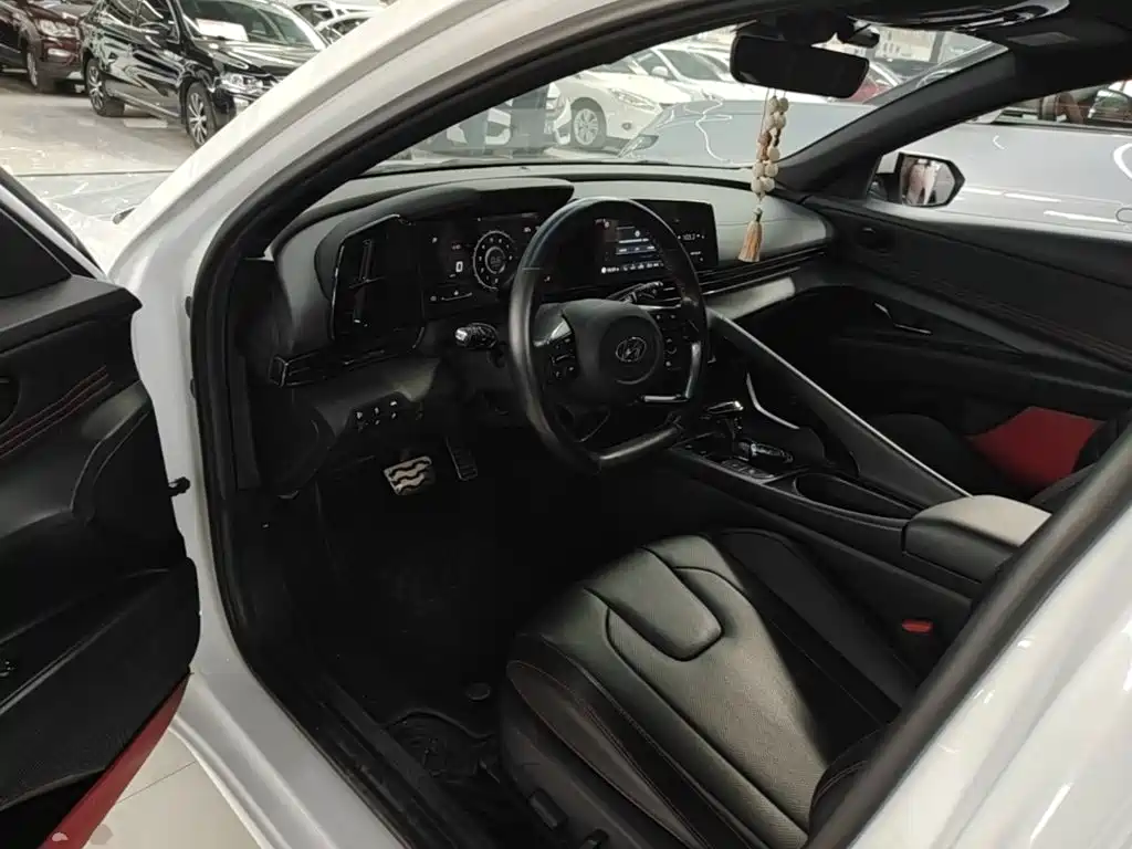 Hyundai Elantra — миниатюра 16