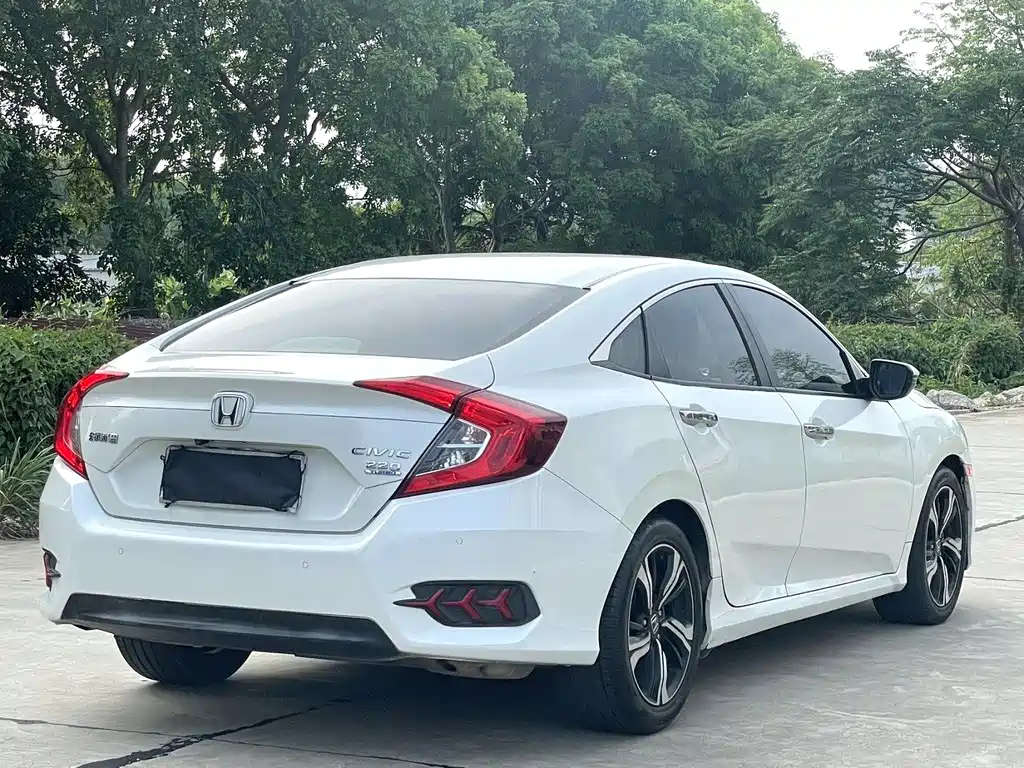 Honda Civic 2016 220TURBO CVT Luxury