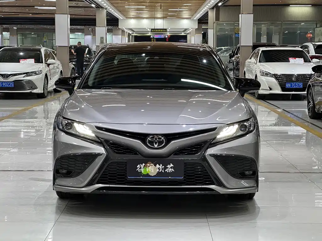 Toyota Camry — миниатюра 3