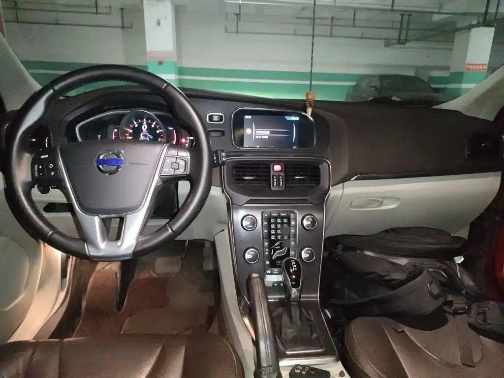 Volvo V40 — миниатюра 10
