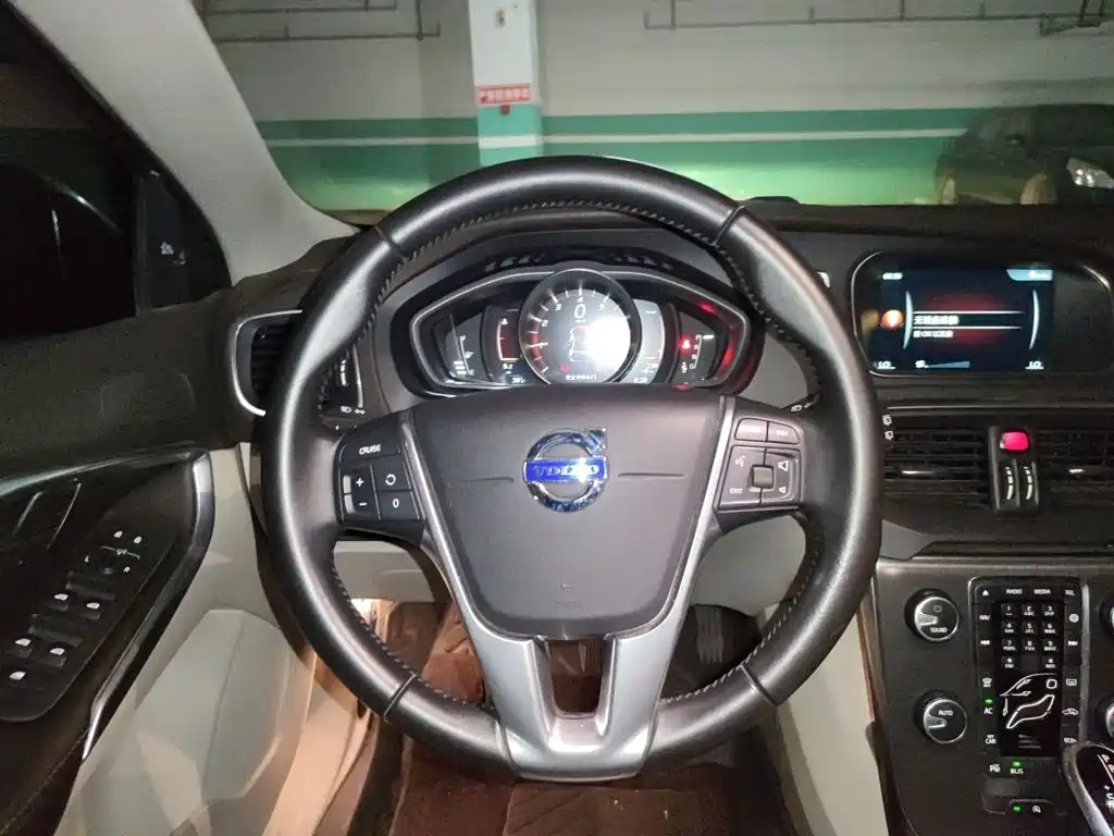 Volvo V40 — миниатюра 11