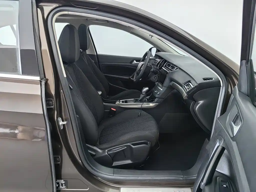 Peugeot 408 — миниатюра 23