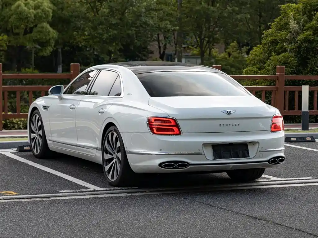Bentley Flying Spur 2024 V8 Edition 8