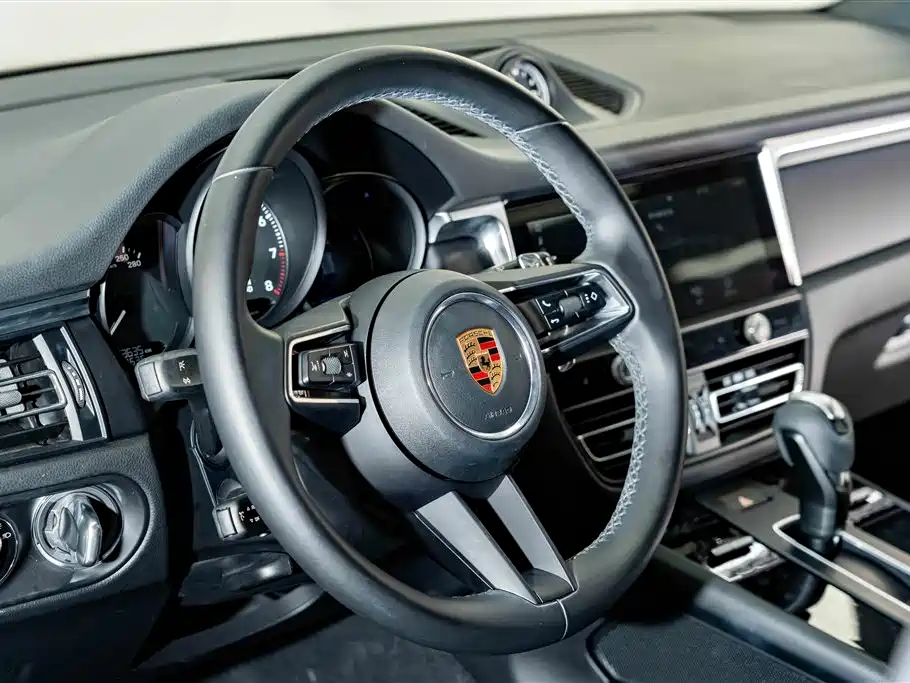 Porsche Macan — миниатюра 10
