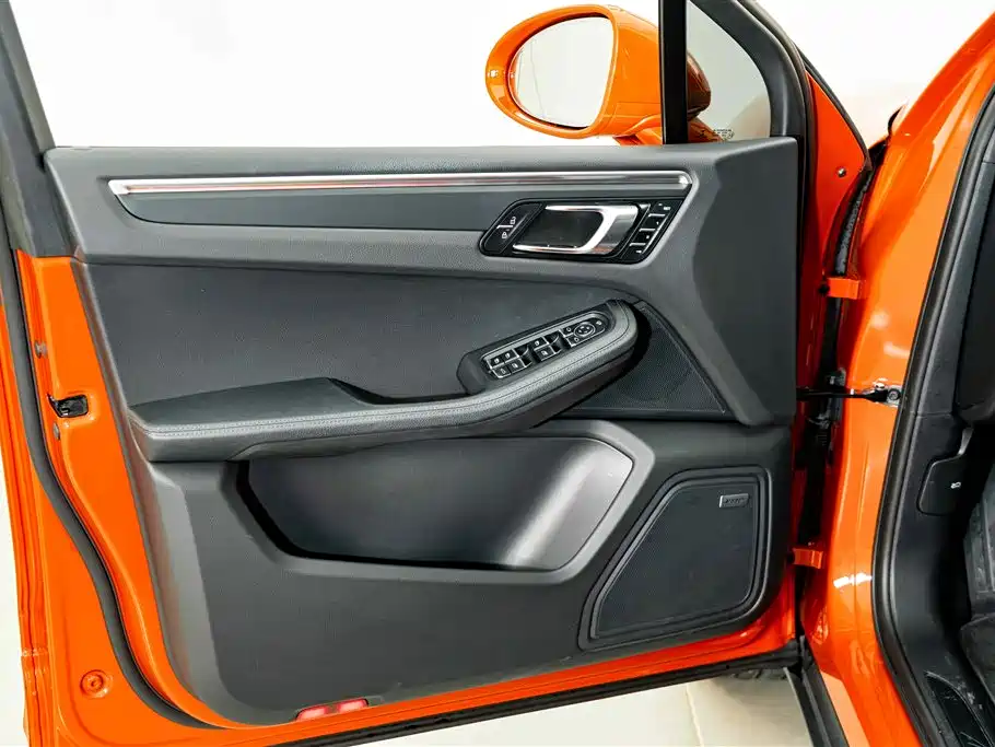 Porsche Macan — миниатюра 16
