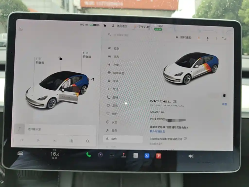Tesla Model 3 — миниатюра 12