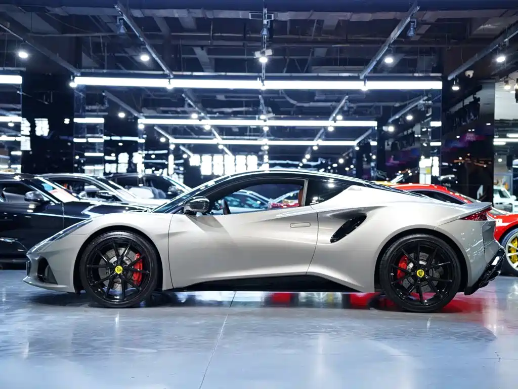 Lotus Emira — миниатюра 4