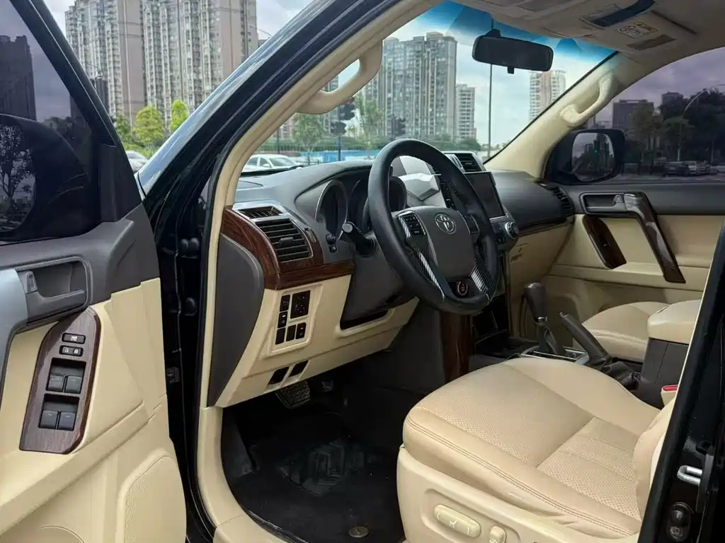 Toyota Land Cruiser Prado 2016 2.7L AT