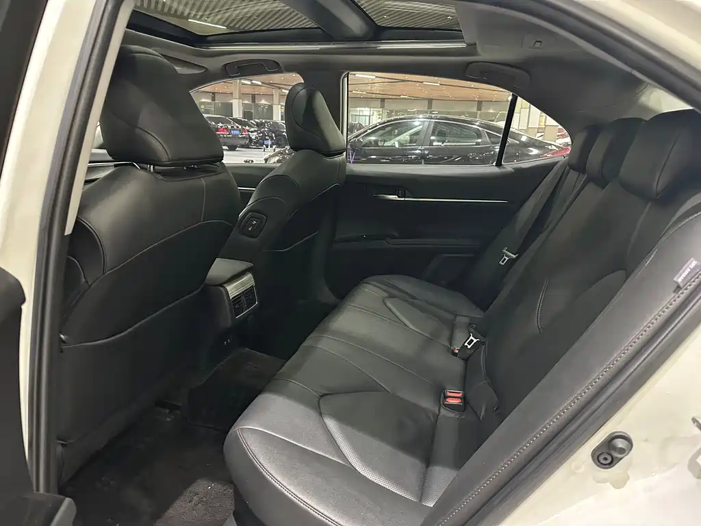 Toyota Camry — миниатюра 7