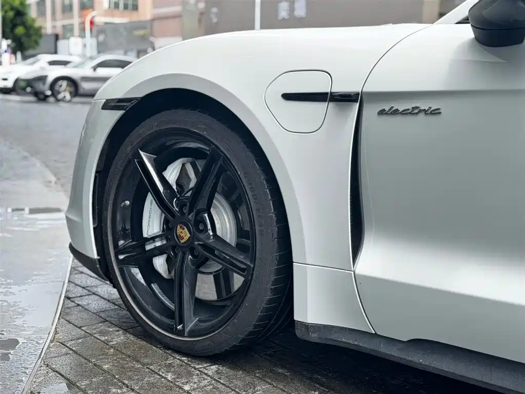 Porsche Taycan — миниатюра 8