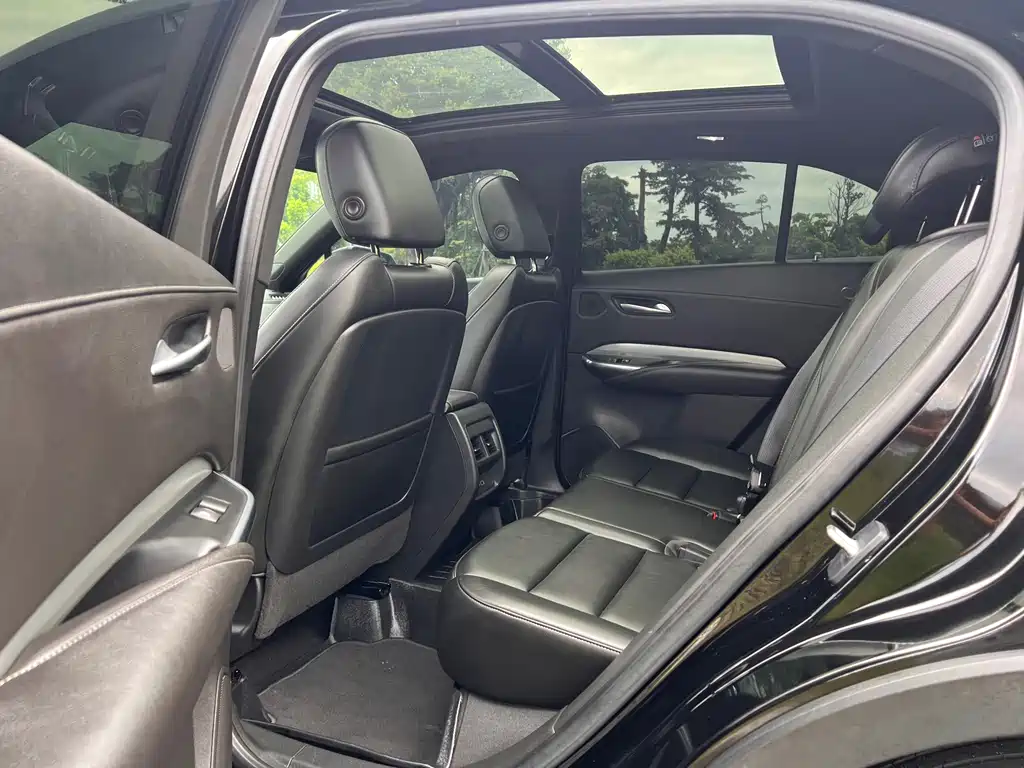 Cadillac XT4 — миниатюра 6