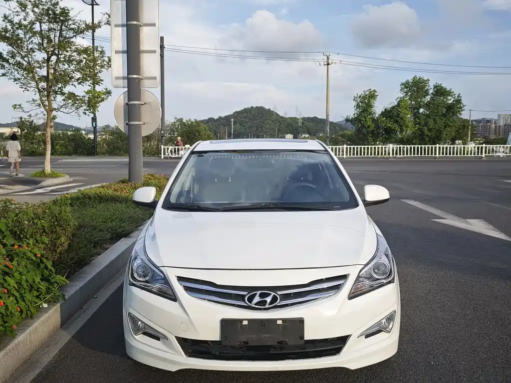 Hyundai Verna — миниатюра 2