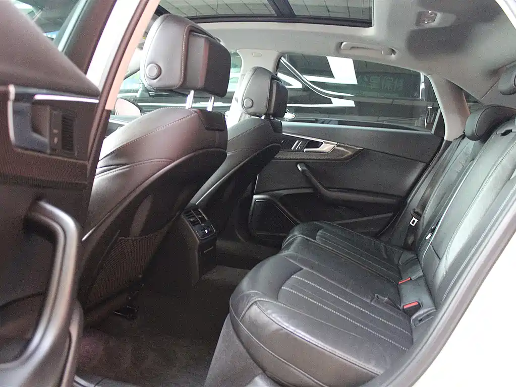 Audi A4L 2022 45 TFSI quattro