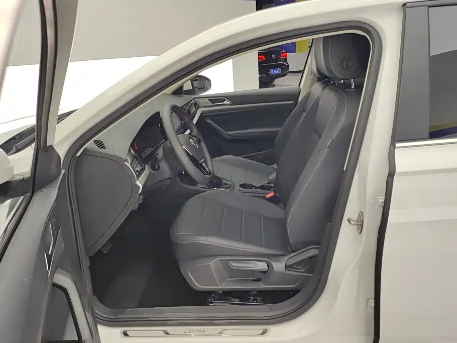 Volkswagen Lavida — миниатюра 9