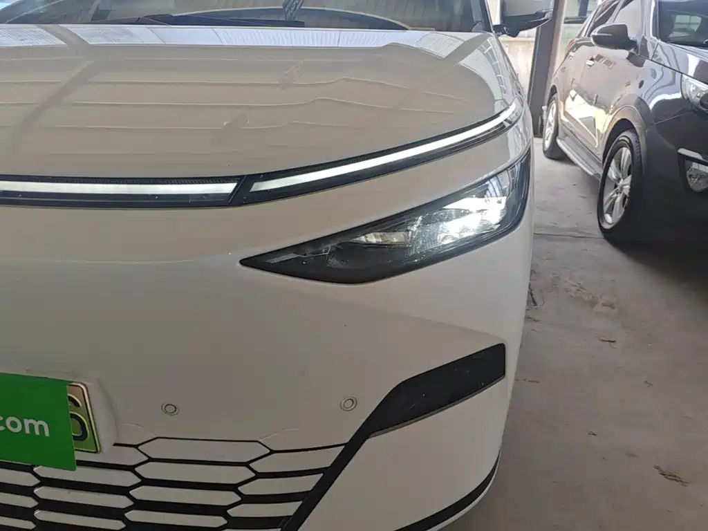 XPeng X9 — миниатюра 24