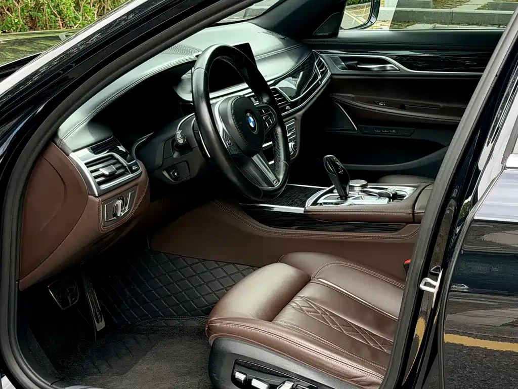 BMW 7 Series — миниатюра 8