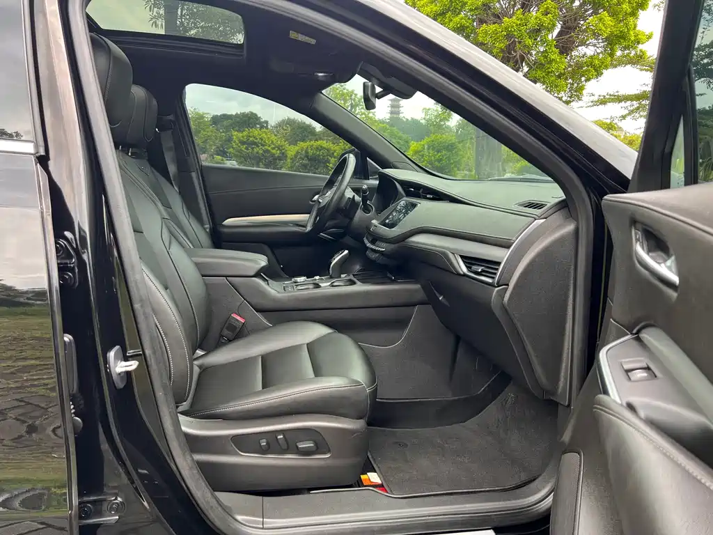 Cadillac XT4 — миниатюра 5