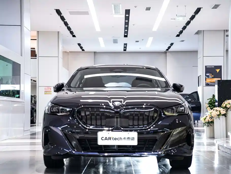 BMW 5 Series — миниатюра 4