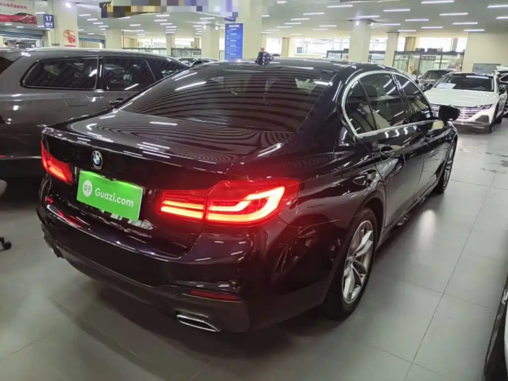 BMW 5 Series — миниатюра 7