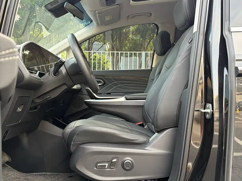 Maxus G90 — миниатюра 8