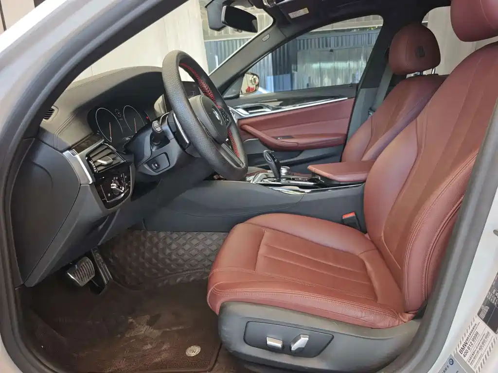 BMW 5 Series — миниатюра 8