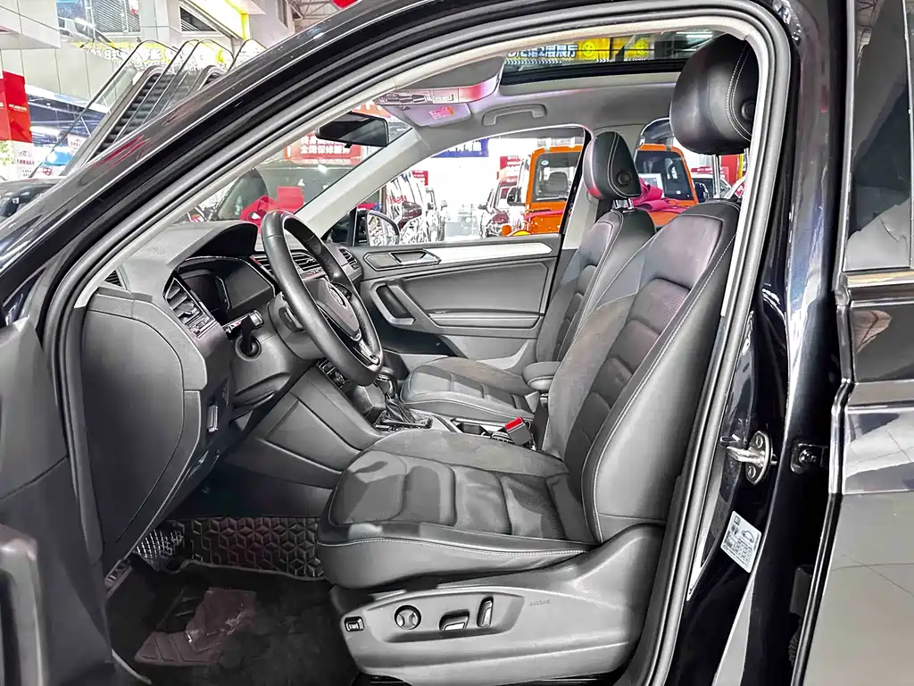 Volkswagen Tiguan L L 2020 330TSI AT Comfort VI