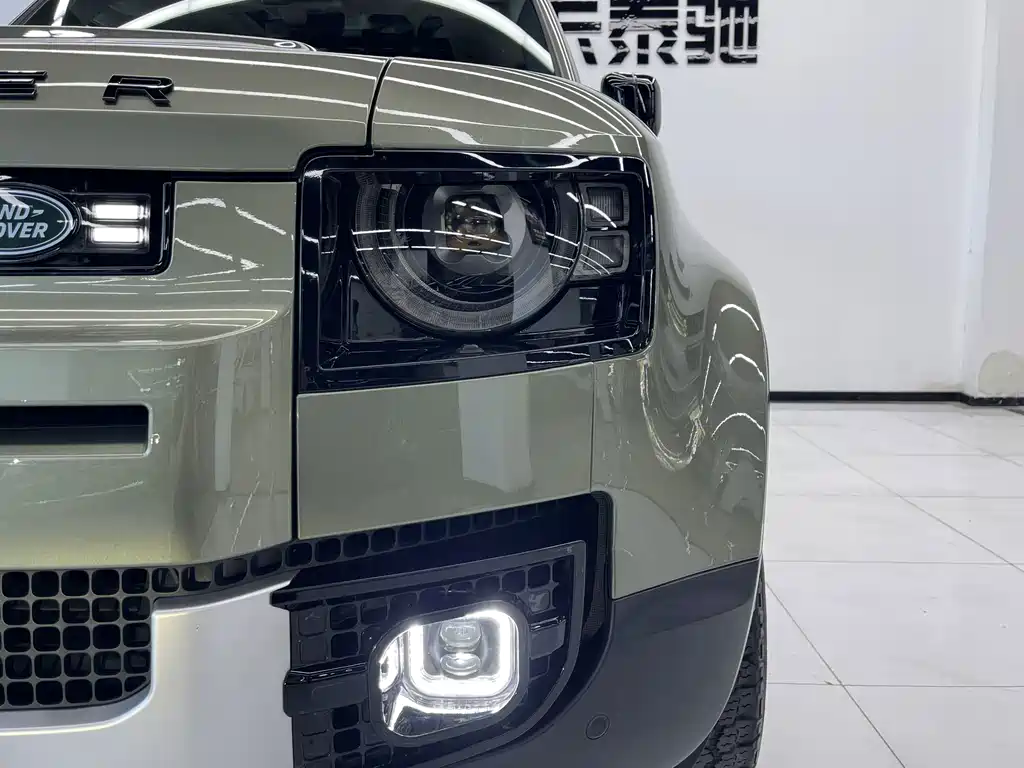 Land Rover Defender — миниатюра 26