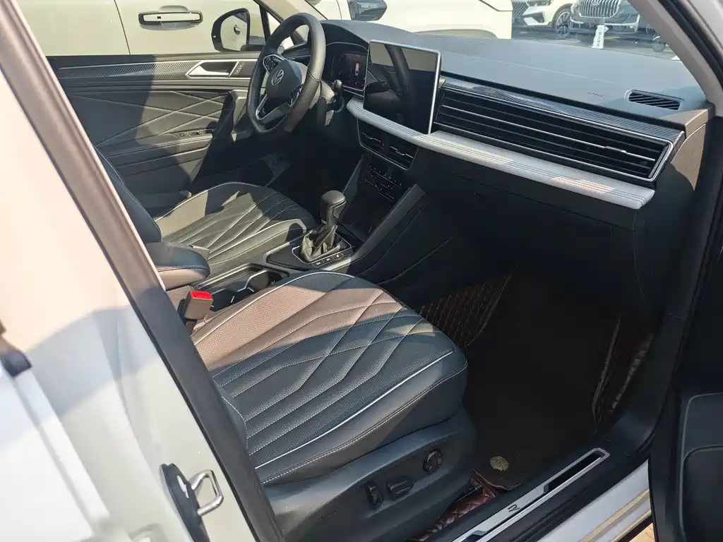 Volkswagen Tiguan L — миниатюра 12