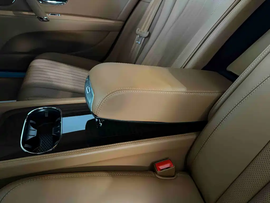 Bentley Flying Spur — миниатюра 21