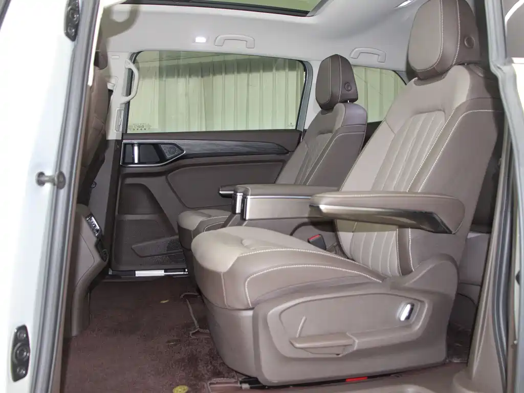 Volkswagen Viloran 2022 380TSI