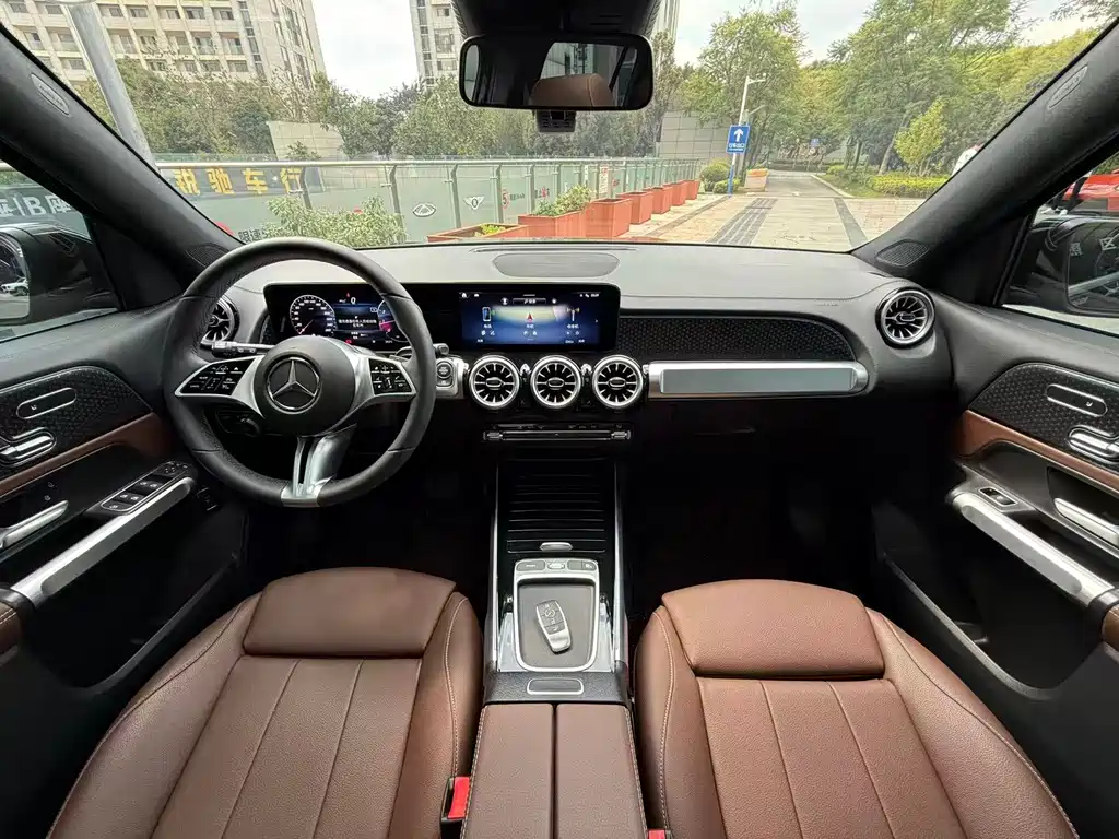Mercedes-Benz GLB — миниатюра 30