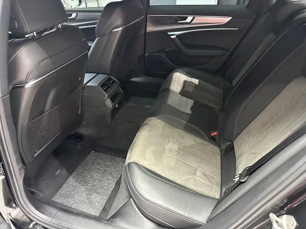 Audi A6L - фото 5
