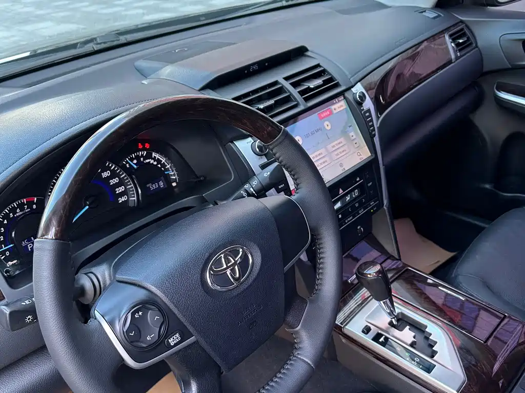 Toyota Camry — миниатюра 8