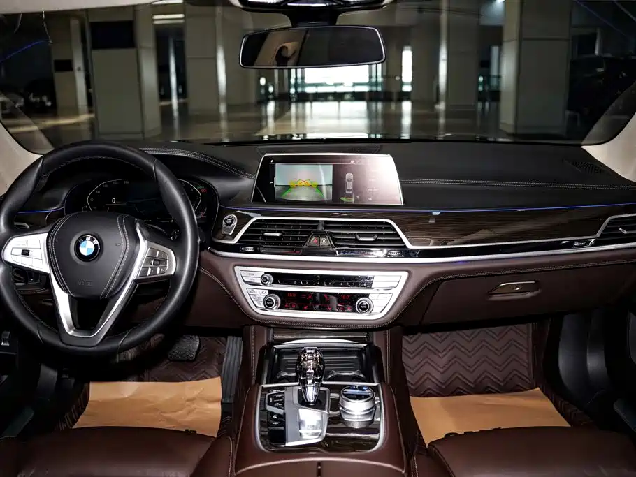 BMW 7 Series — миниатюра 15